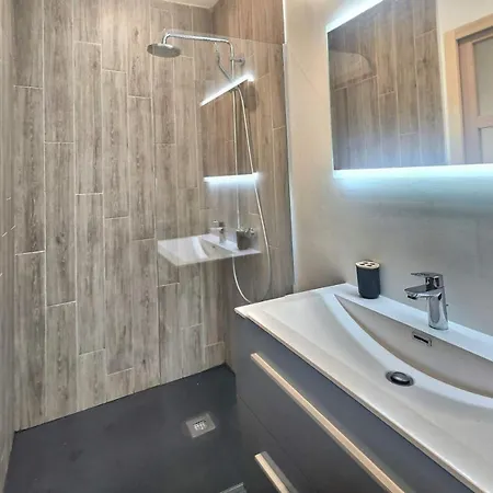 Appartement Mignon, T1 Bis Cosy & Calme, Neuf, Parking, Balcon Gerde